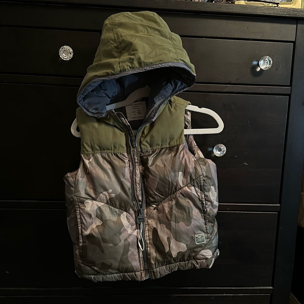 Zara baby boy camo puffer vest with hoodie
